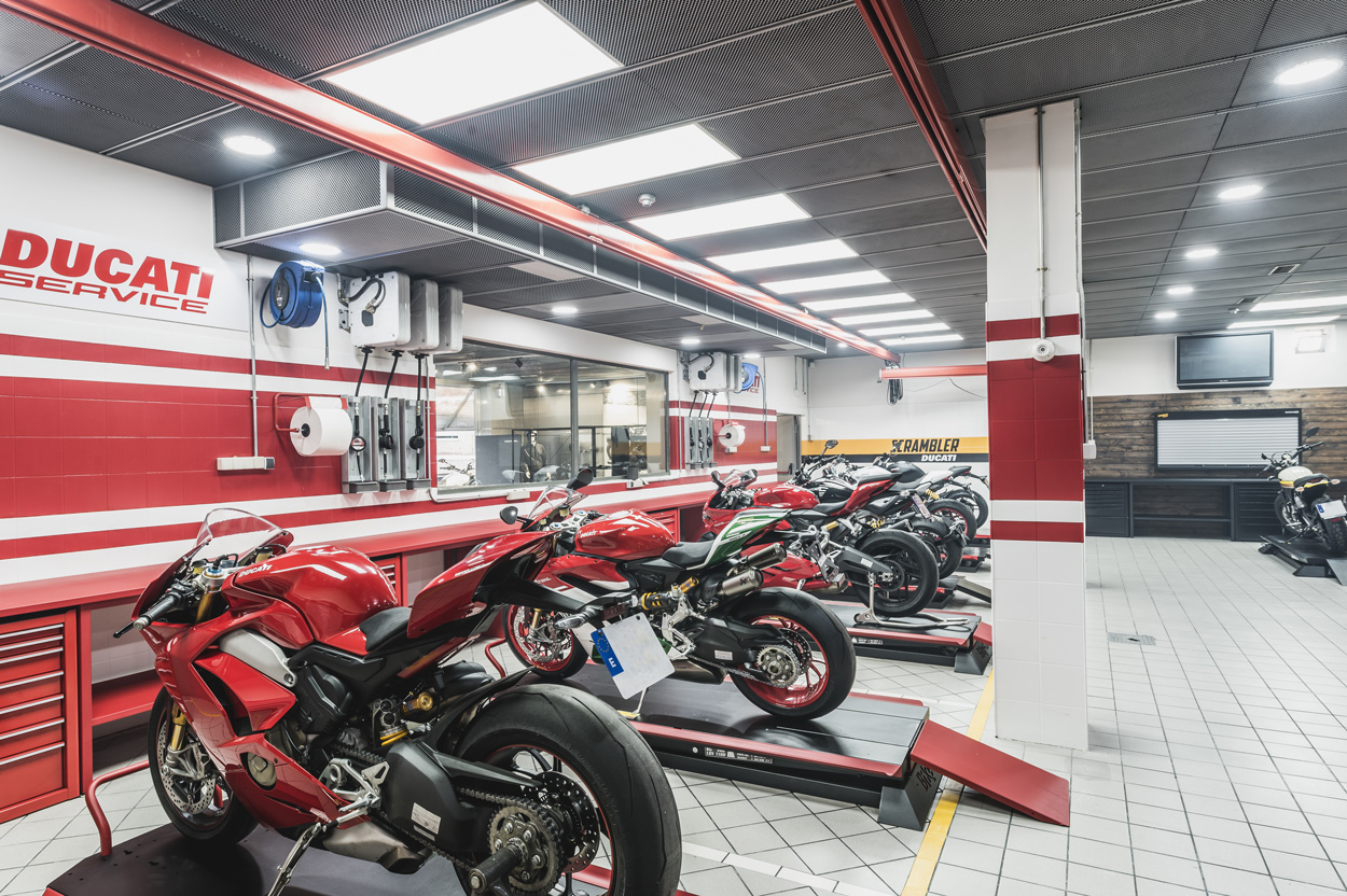 Ducati inaugura su mayor tienda de motos en Madrid Club