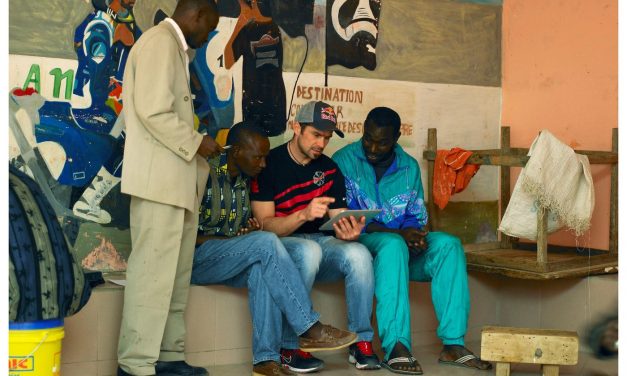 Cyril Despres continúa la labor filantrópica de Fabrizio Meoni en Senegal