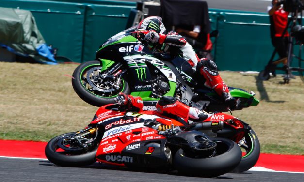 Sykes y Melandri se llevan las victorias en SBK Misano. Grave caída de Davies