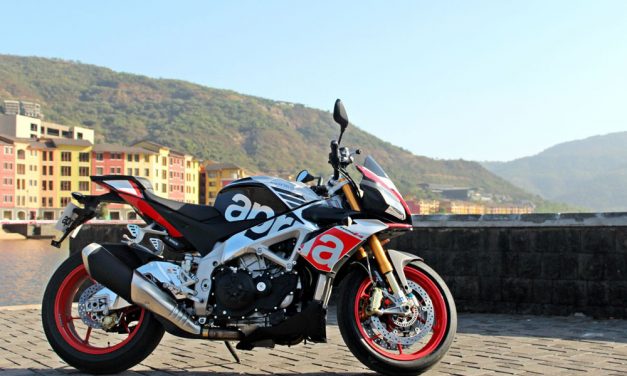 Las Aprilia de la gama V4, ahora con el escape Akrapovic de regalo