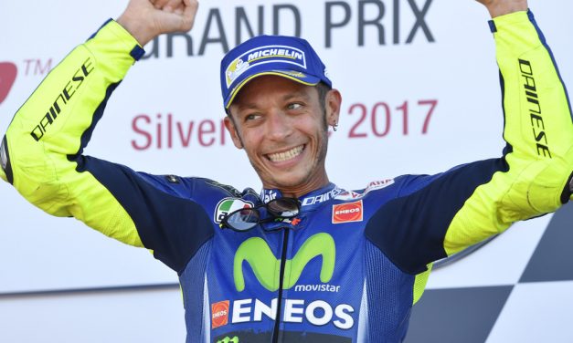 Valentino Rossi entrena con la Yamaha MotoGP tras su lesión