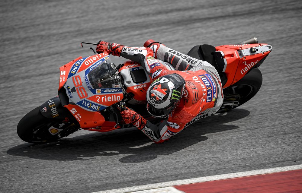 Jorge Lorenzo vuela en el tercer día de entrenamientos MotoGP en Sepang