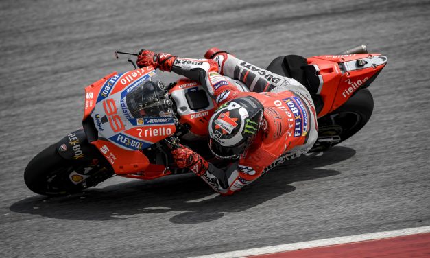 Jorge Lorenzo vuela en el tercer día de entrenamientos MotoGP en Sepang