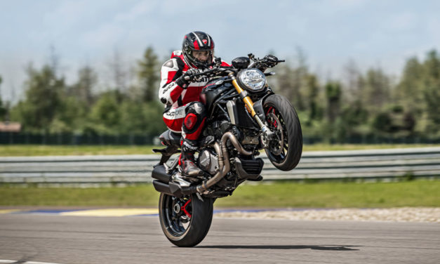 Ducati Monster 1200 S Black on Black: Más deportiva