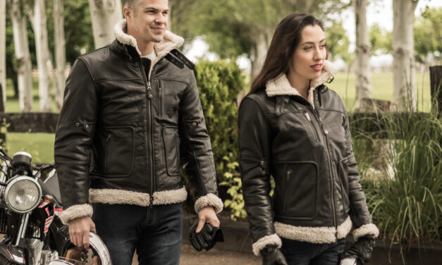 Chaqueta Eagle, guantes Winter Skin y pantalón de lluvia de By City