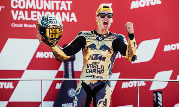 Augusto Fernández logra la corona en Moto2