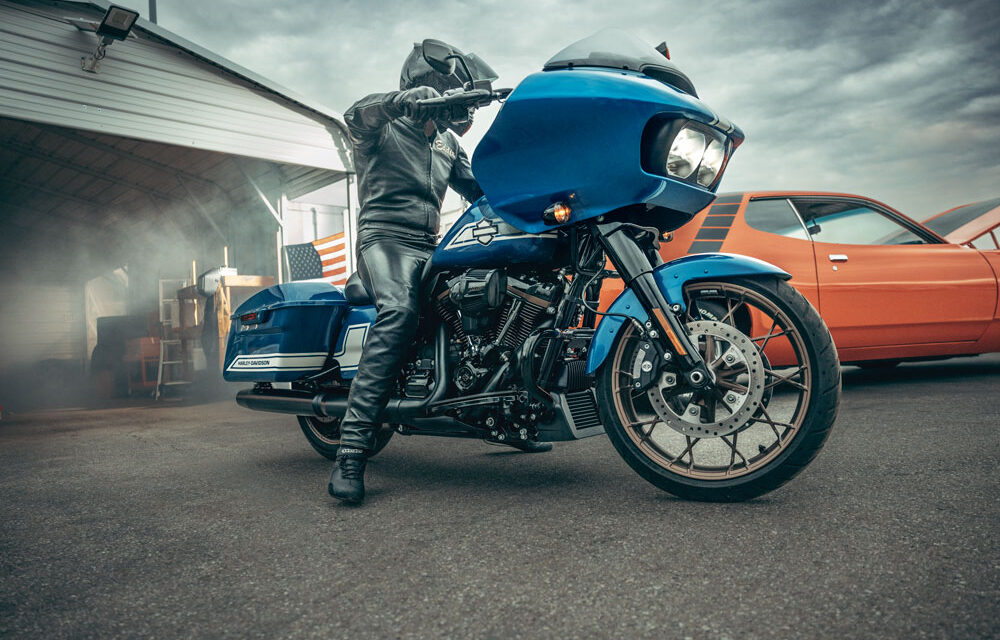 Harley Davidson Fast Johnnie: Muscle Bikes