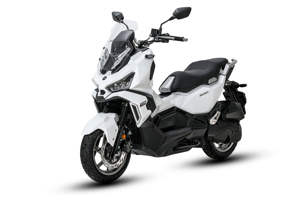 Un único amortiguador trasero mejora mucho el comportamiento de este scooter 125