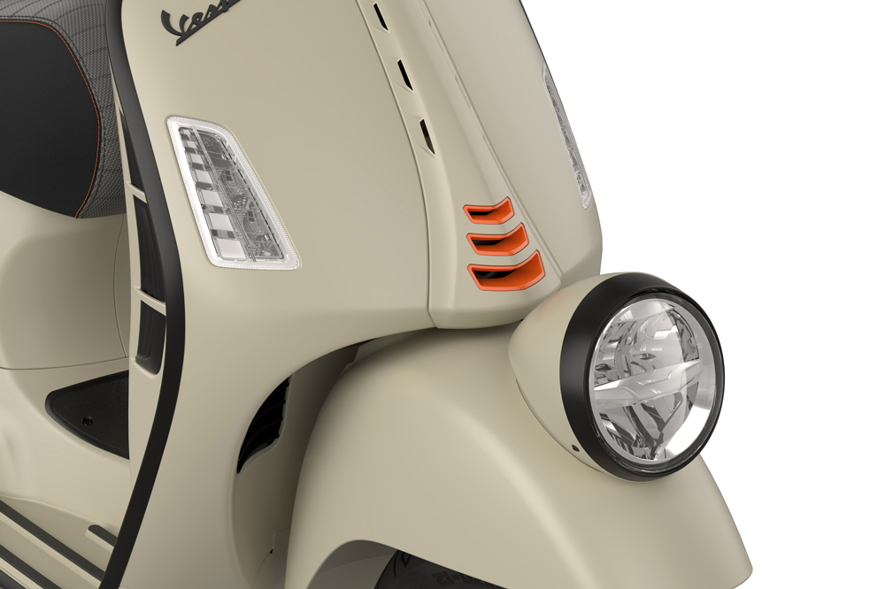 El faro delantero de la Vespa GTV es de LED.