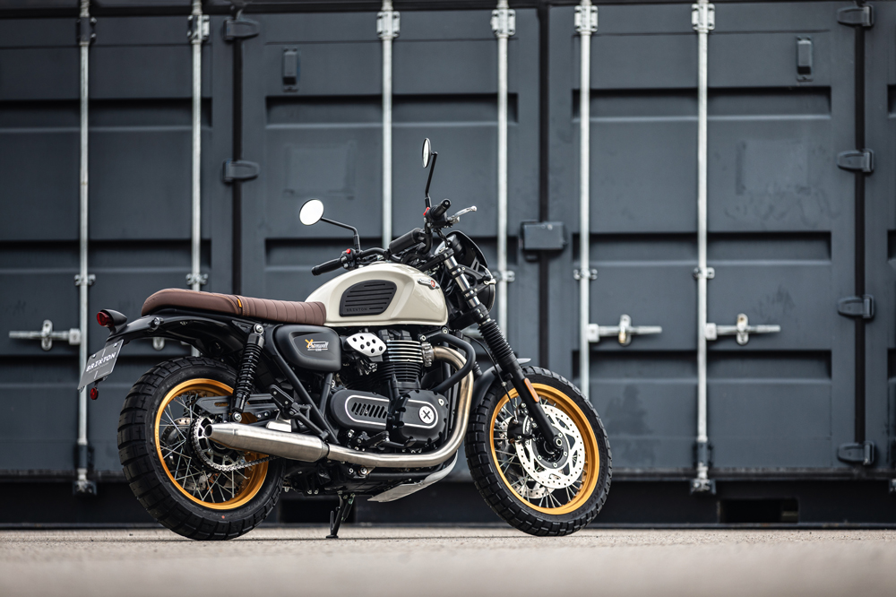 Esta Brixton recuerda poderosamente a las Triumph Bonneville.