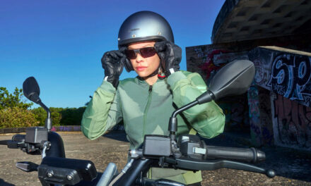PluggedToLife: ropa elegante de BMW Motorrad que combina estilo y funcionalidad para motoristas urbanos